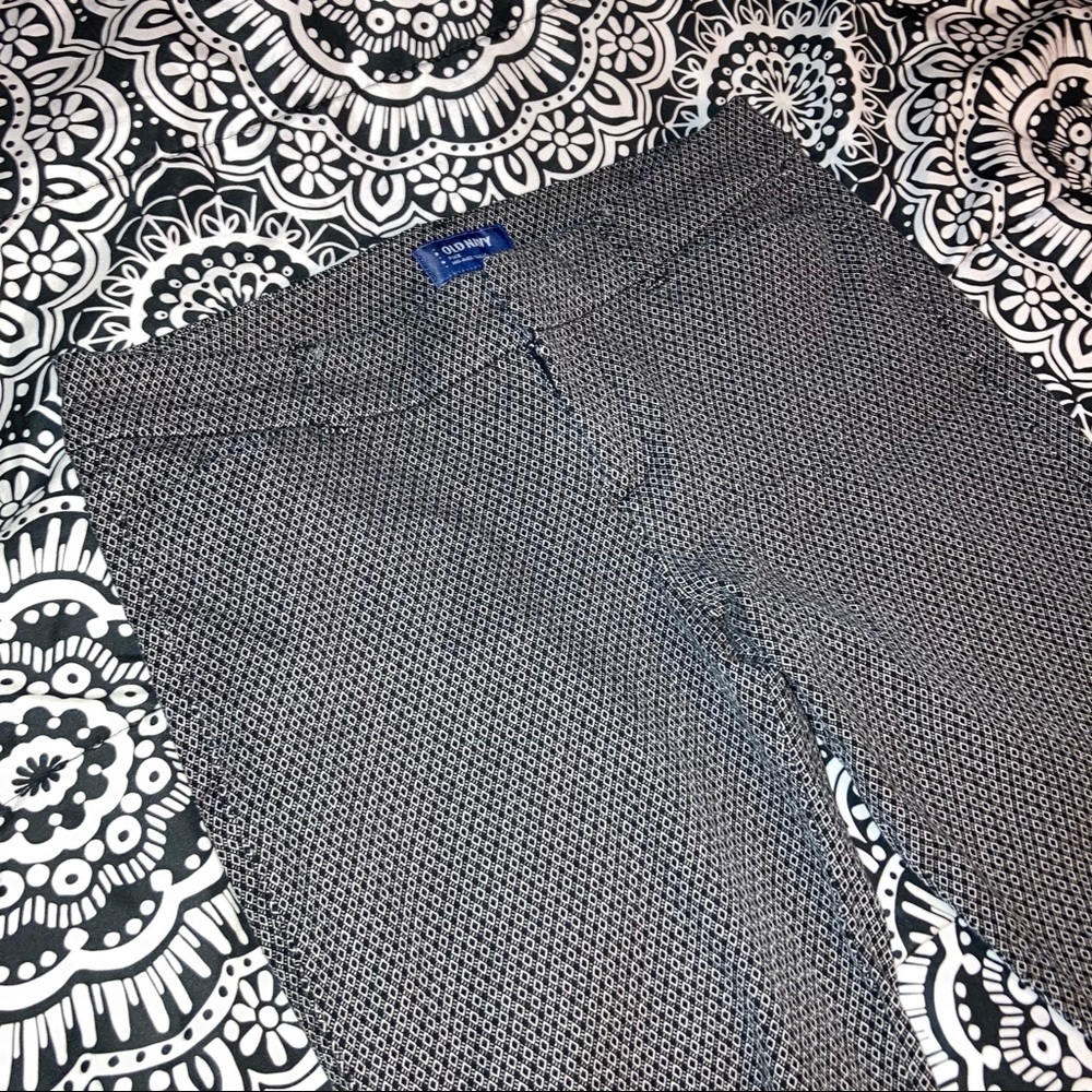 Old Navy Black Print Pixie Pants